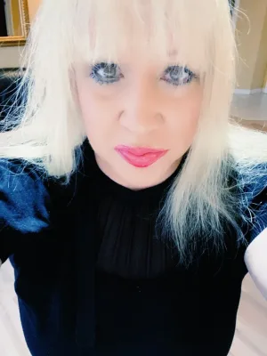 Come be in Sissy Subspace or explore your femininity with me