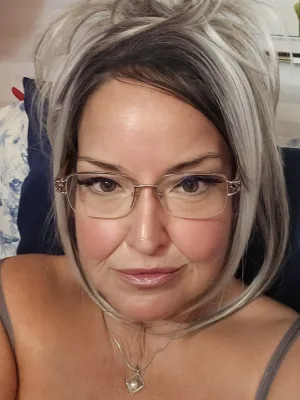Sexy Cougar Will Advise