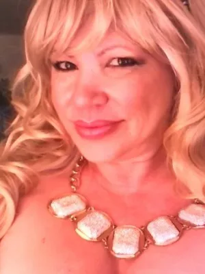 Love men who are bi sexual or crossdressers and cucks